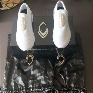 Sand viper sneakers, BNIB, sz 10